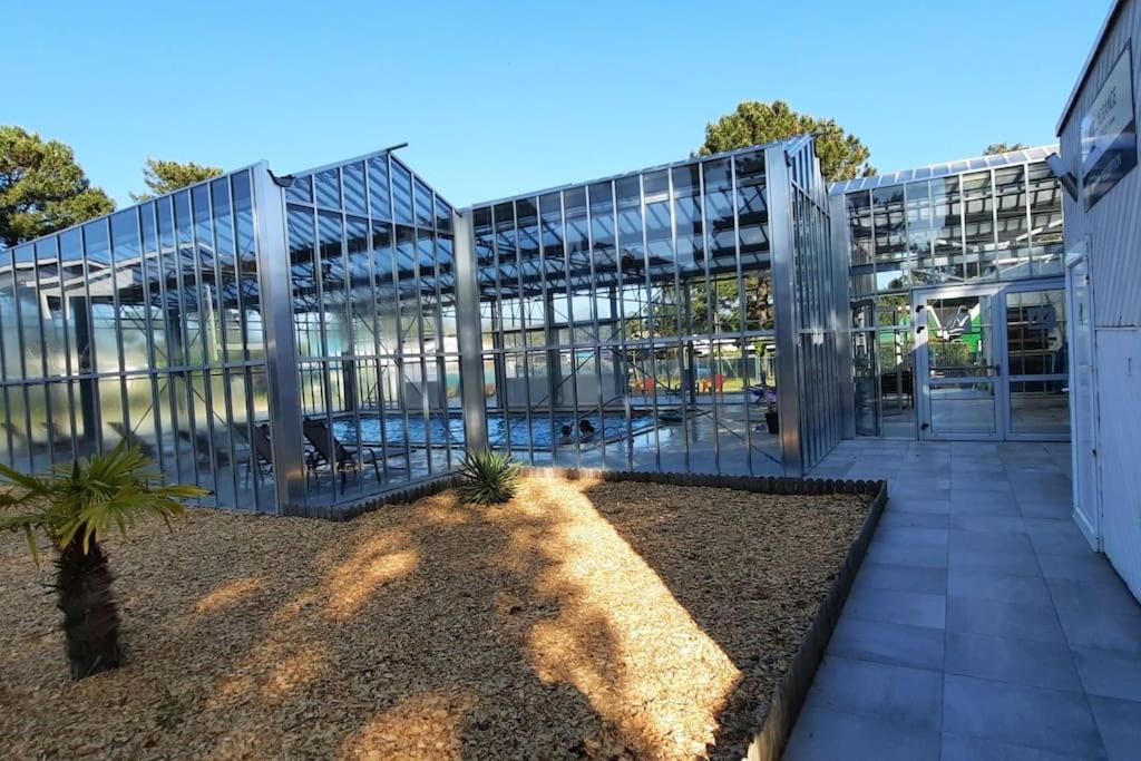 Appartement privée avec jardin et terrasse couverte dans résidence l'estuaire, avec piscine couverte, proche plage Le Verdon-sur-Mer Esterno foto