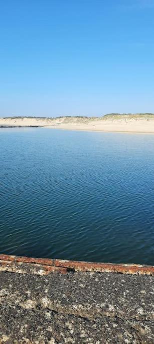 Appartement privée avec jardin et terrasse couverte dans résidence l'estuaire, avec piscine couverte, proche plage Le Verdon-sur-Mer Esterno foto