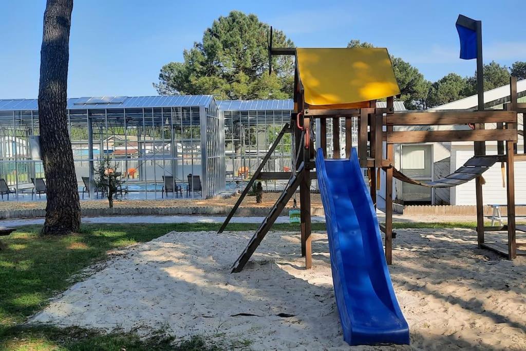 Appartement privée avec jardin et terrasse couverte dans résidence l'estuaire, avec piscine couverte, proche plage Le Verdon-sur-Mer Esterno foto