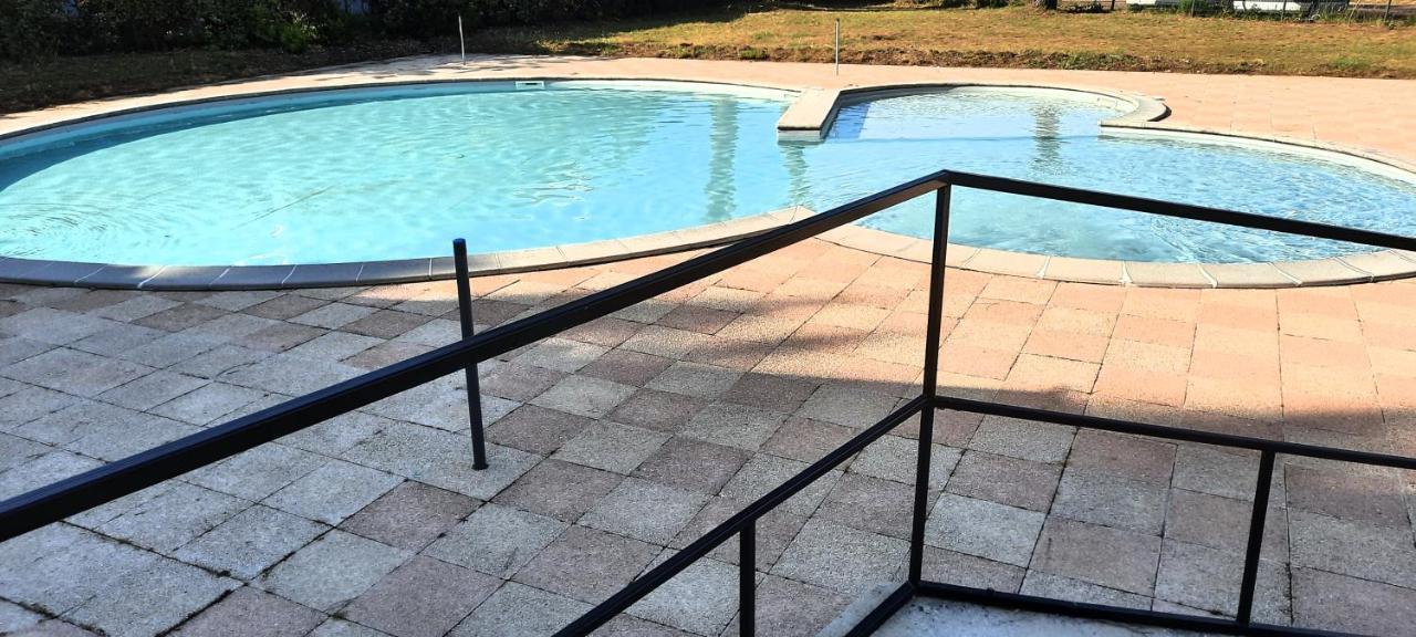 Appartement privée avec jardin et terrasse couverte dans résidence l'estuaire, avec piscine couverte, proche plage Le Verdon-sur-Mer Esterno foto
