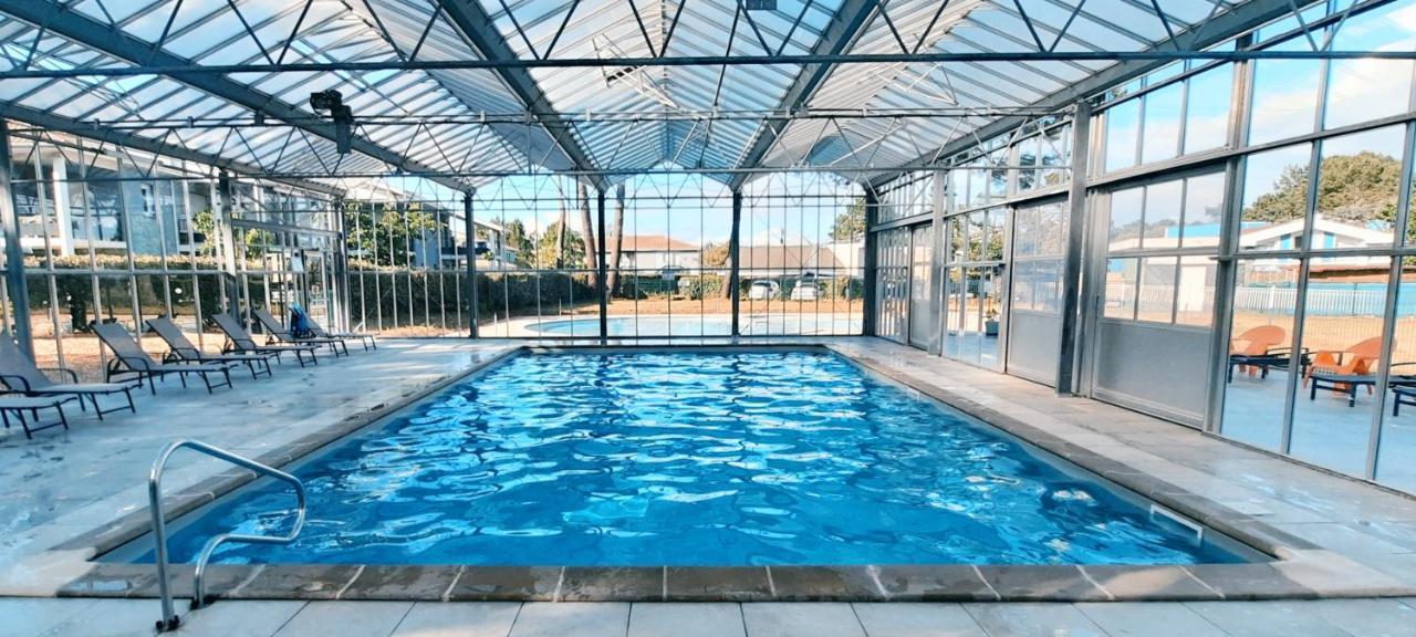 Appartement privée avec jardin et terrasse couverte dans résidence l'estuaire, avec piscine couverte, proche plage Le Verdon-sur-Mer Esterno foto